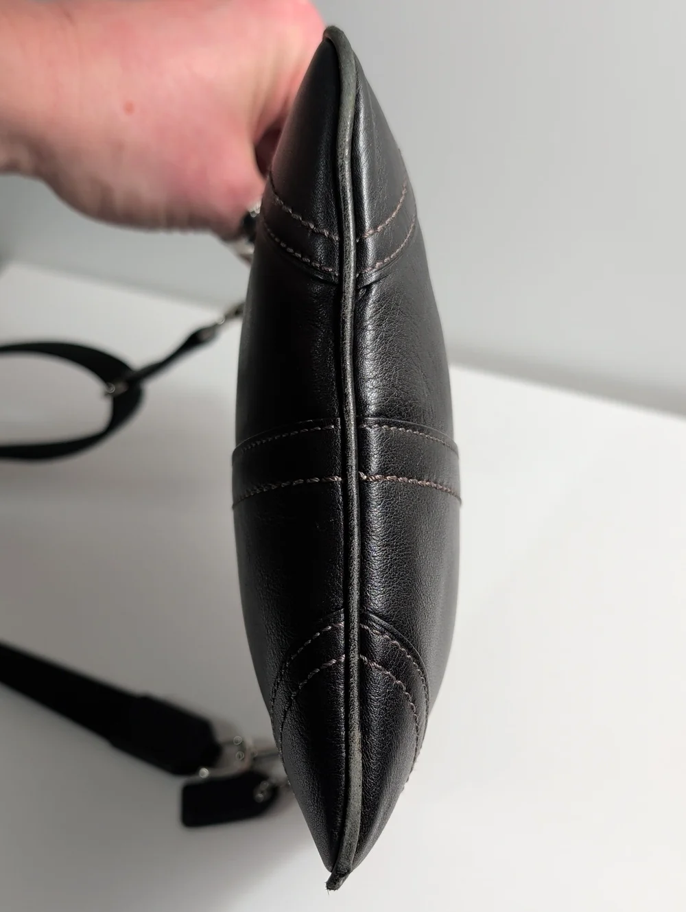 Vintage Coach Soho Black Leather Swingpack Crossbody Bag